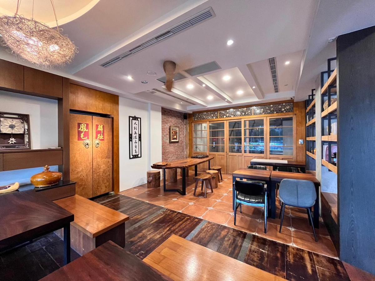 Moment Inn Tainan Extérieur photo