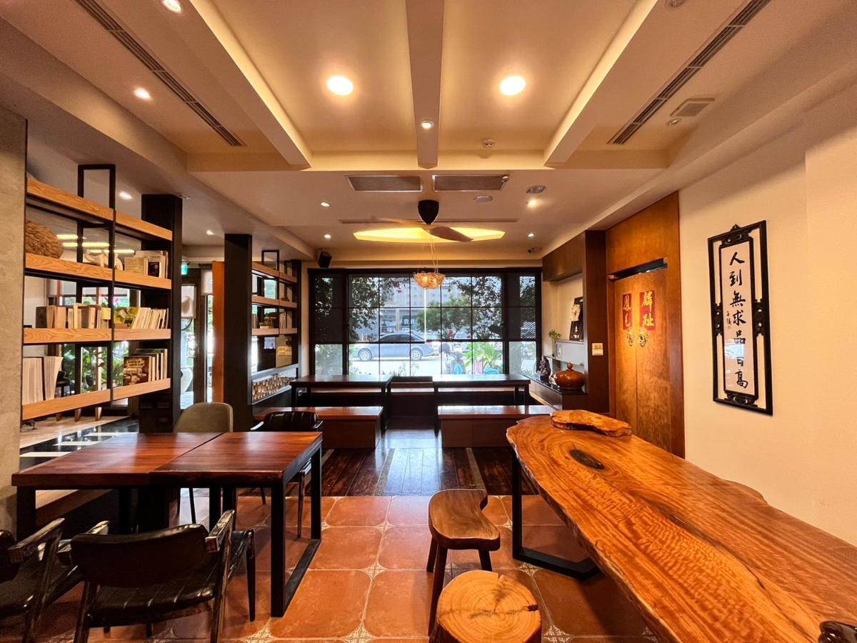 Moment Inn Tainan Extérieur photo