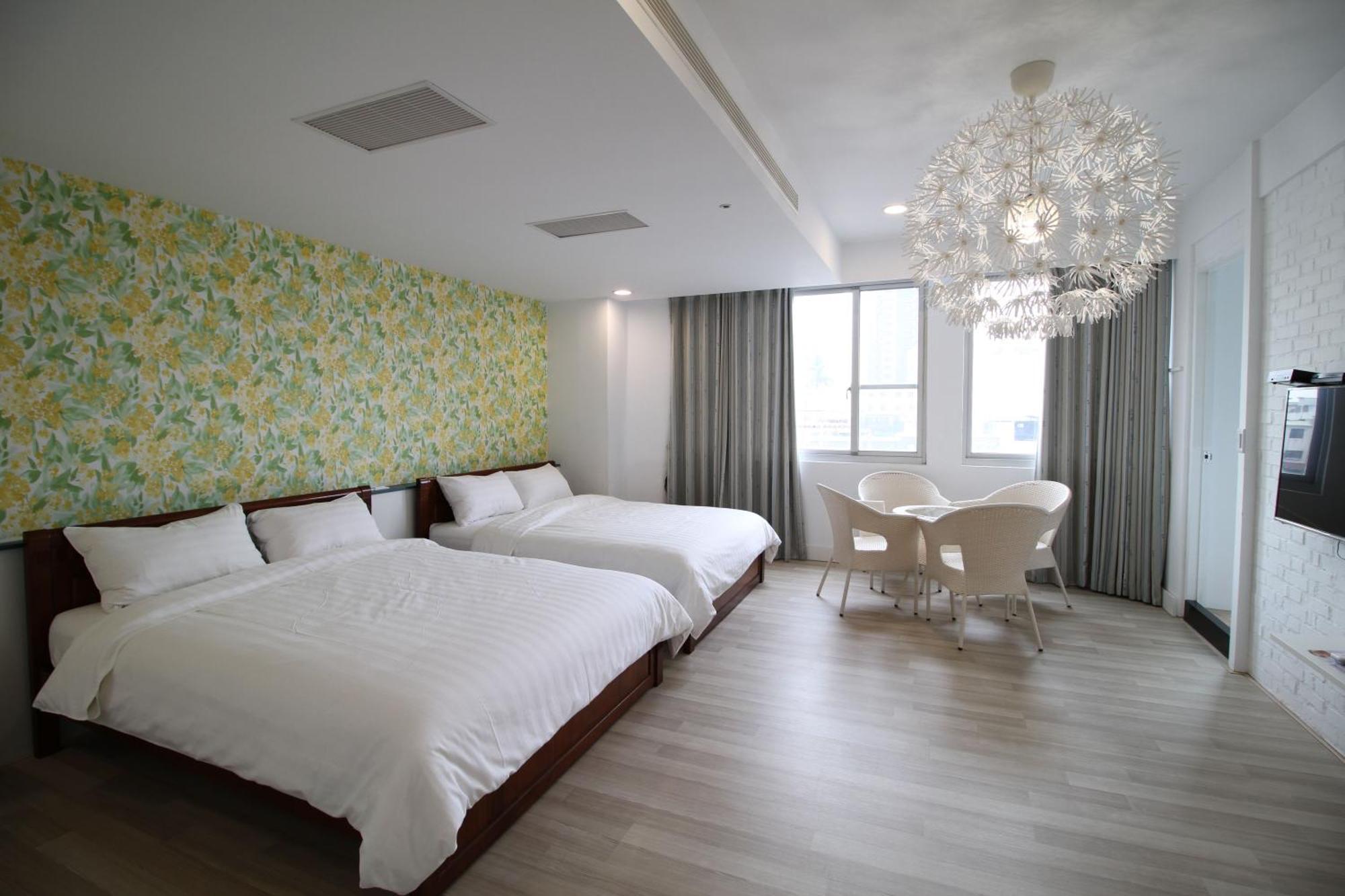 Moment Inn Tainan Extérieur photo