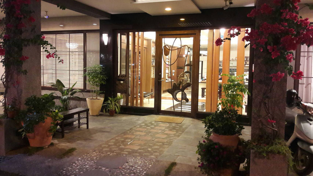 Moment Inn Tainan Extérieur photo