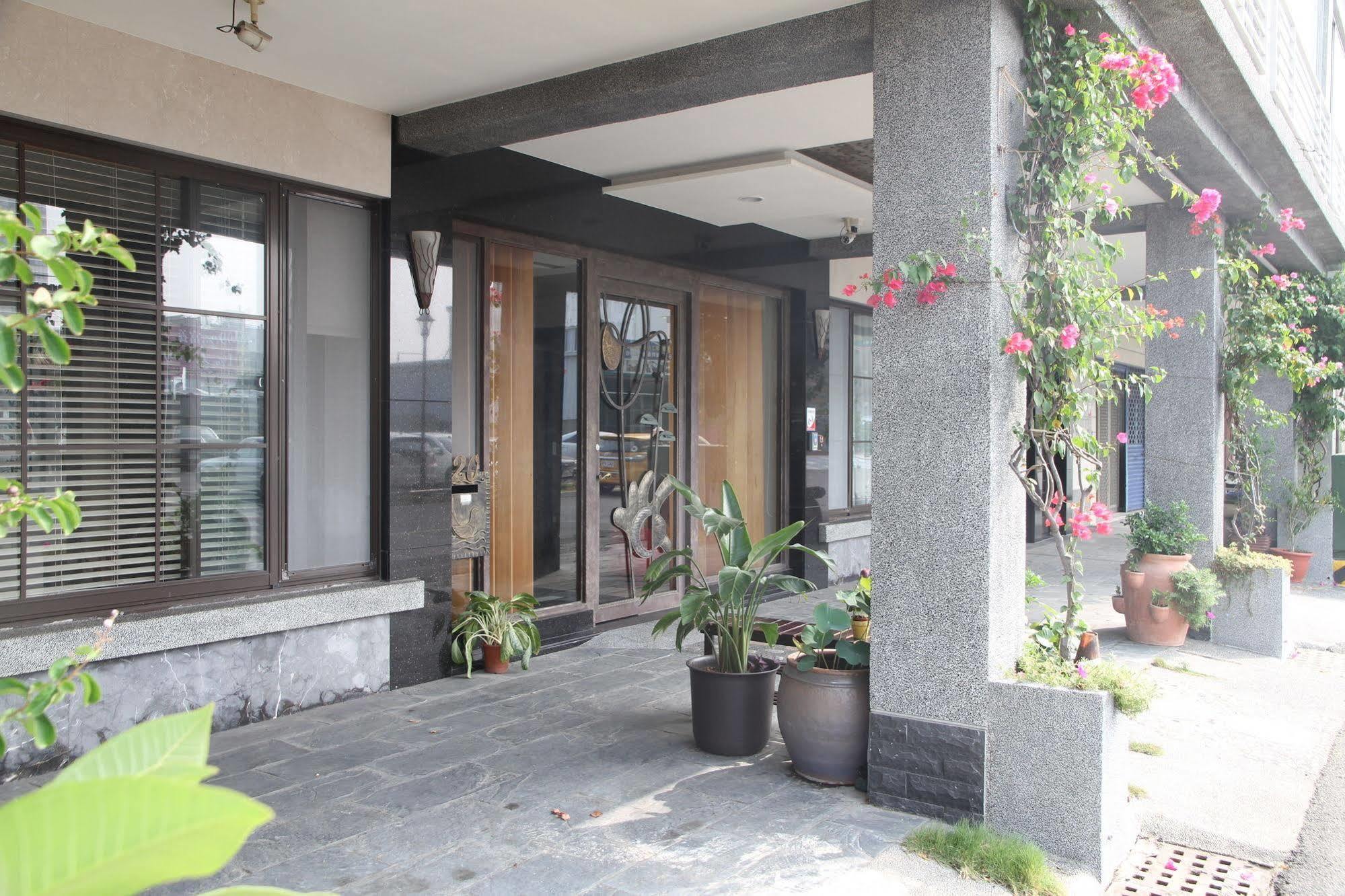 Moment Inn Tainan Extérieur photo