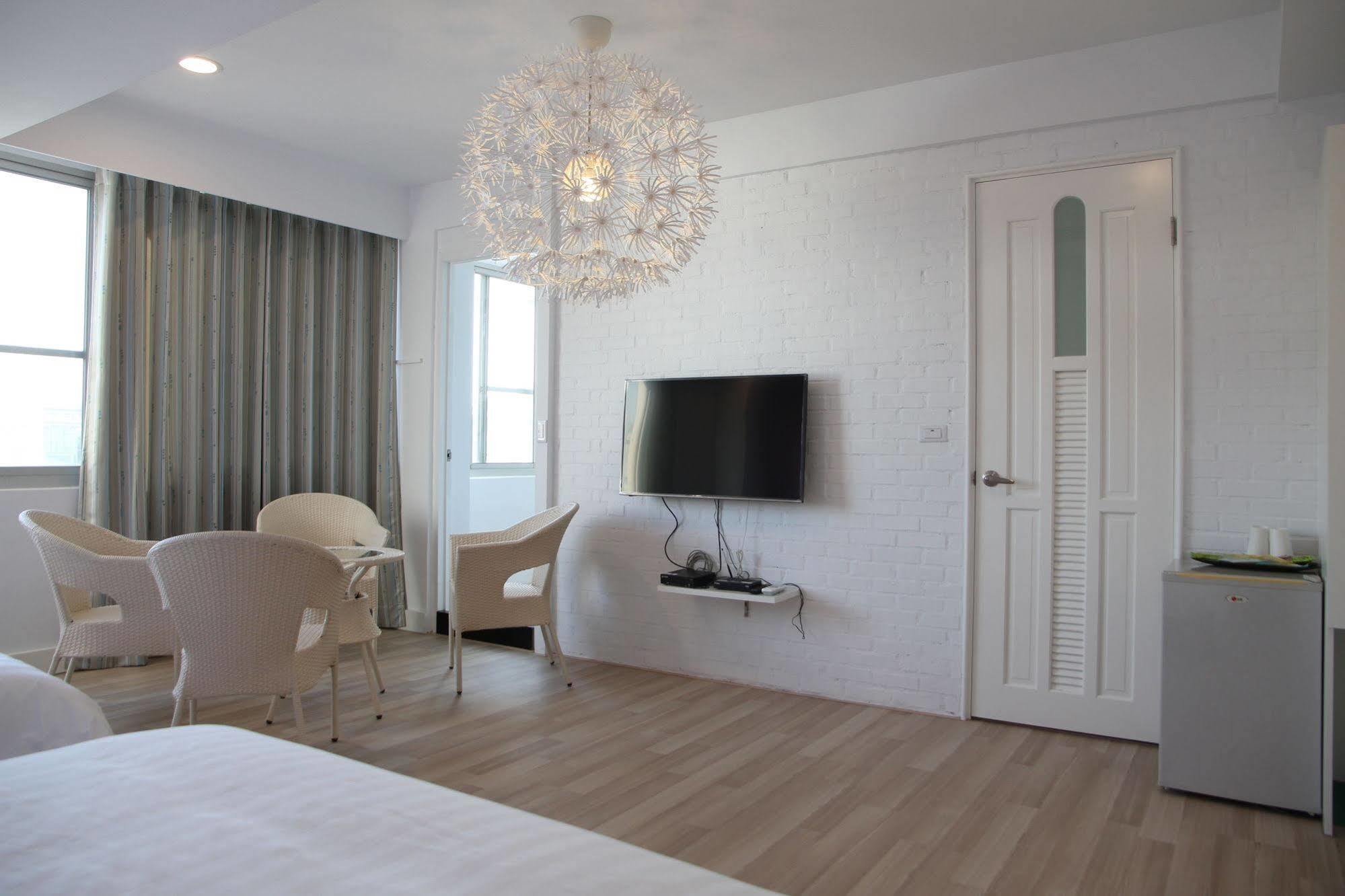 Moment Inn Tainan Extérieur photo
